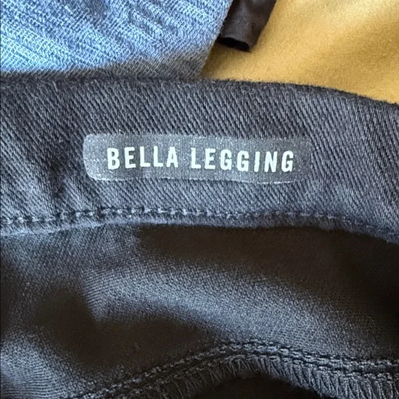 Bandolino Bella Leggings - Picture 9 of 10